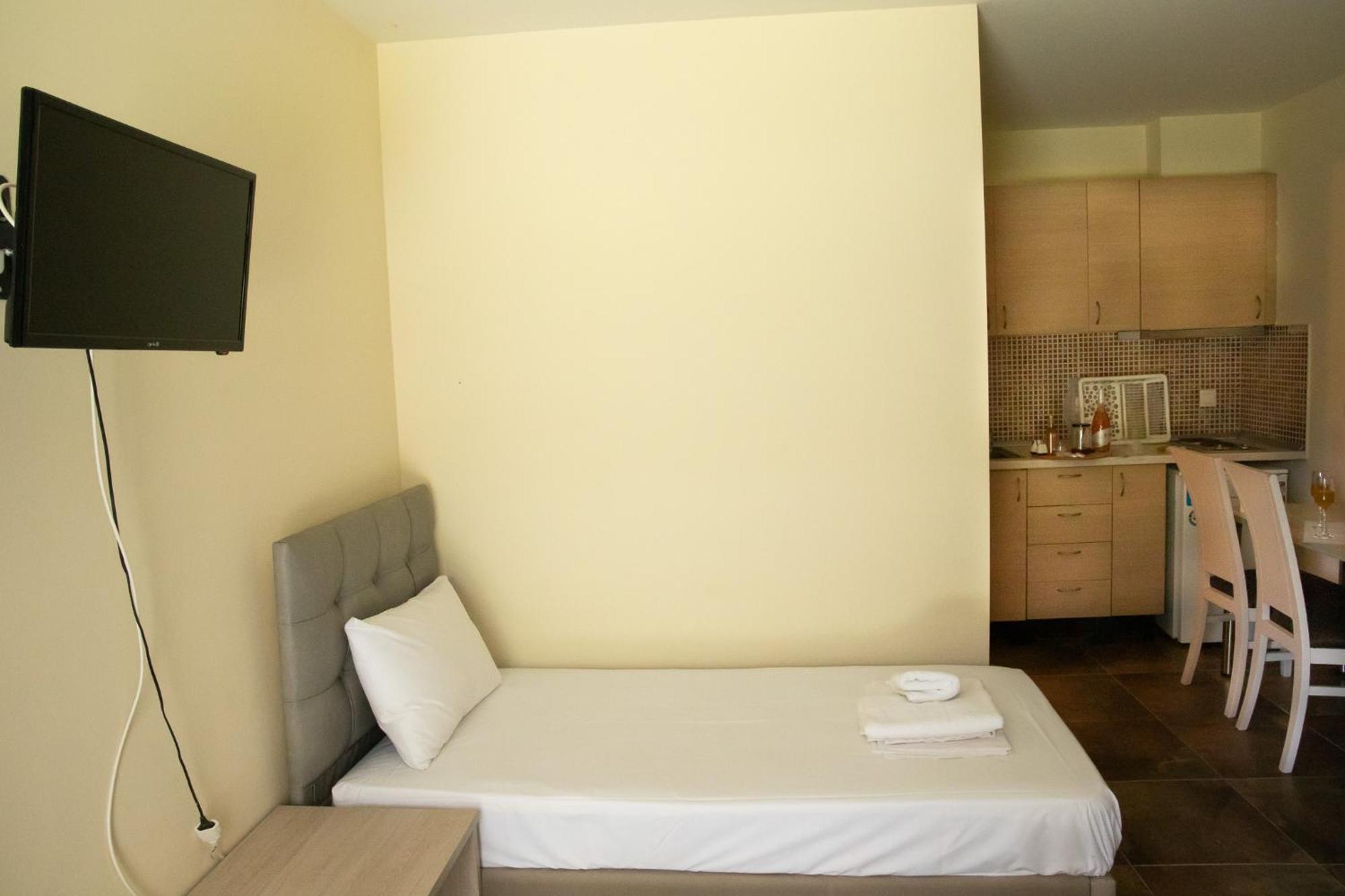 Sunset Inn Kriopigi Habitación foto
