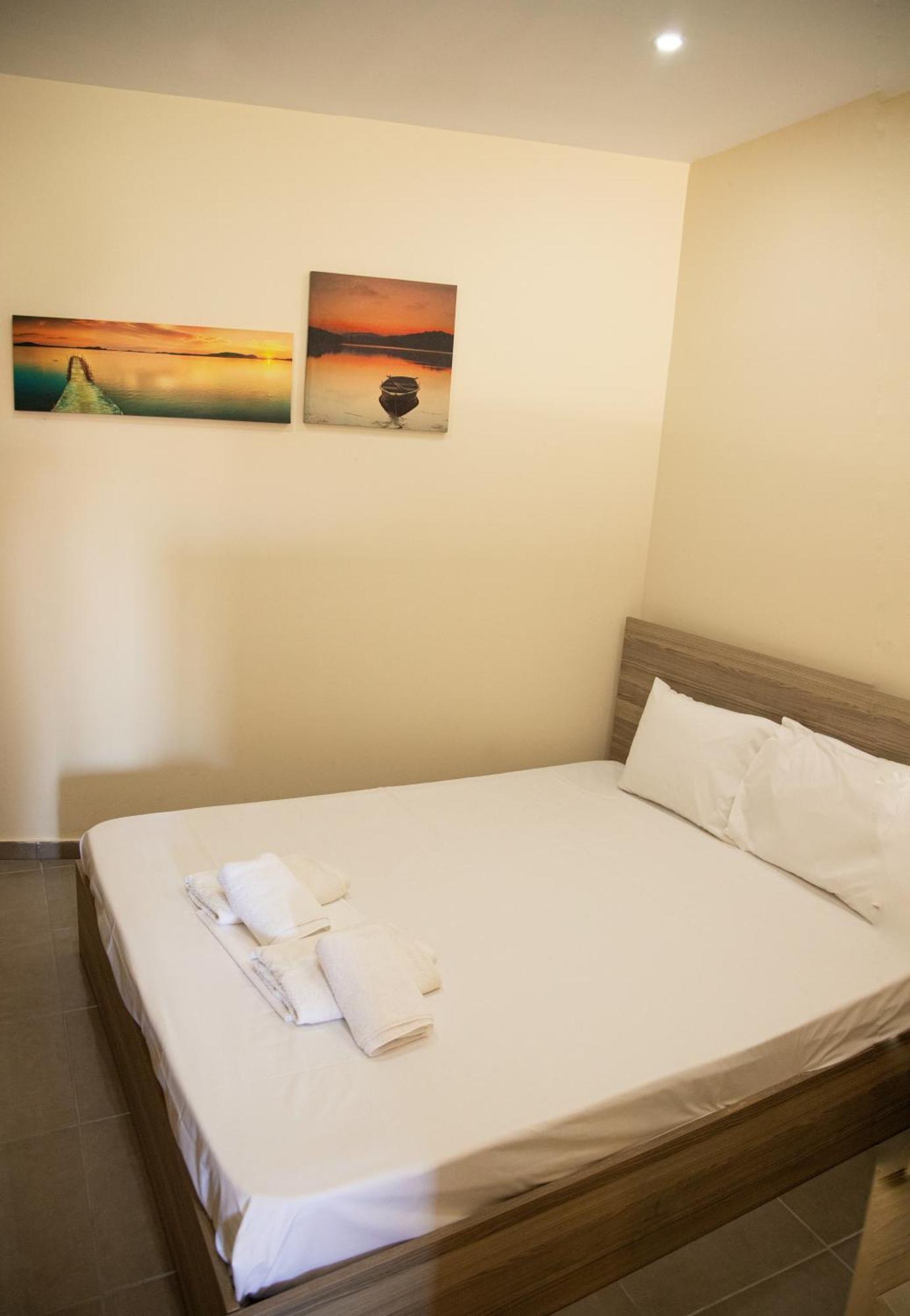 Sunset Inn Kriopigi Habitación foto
