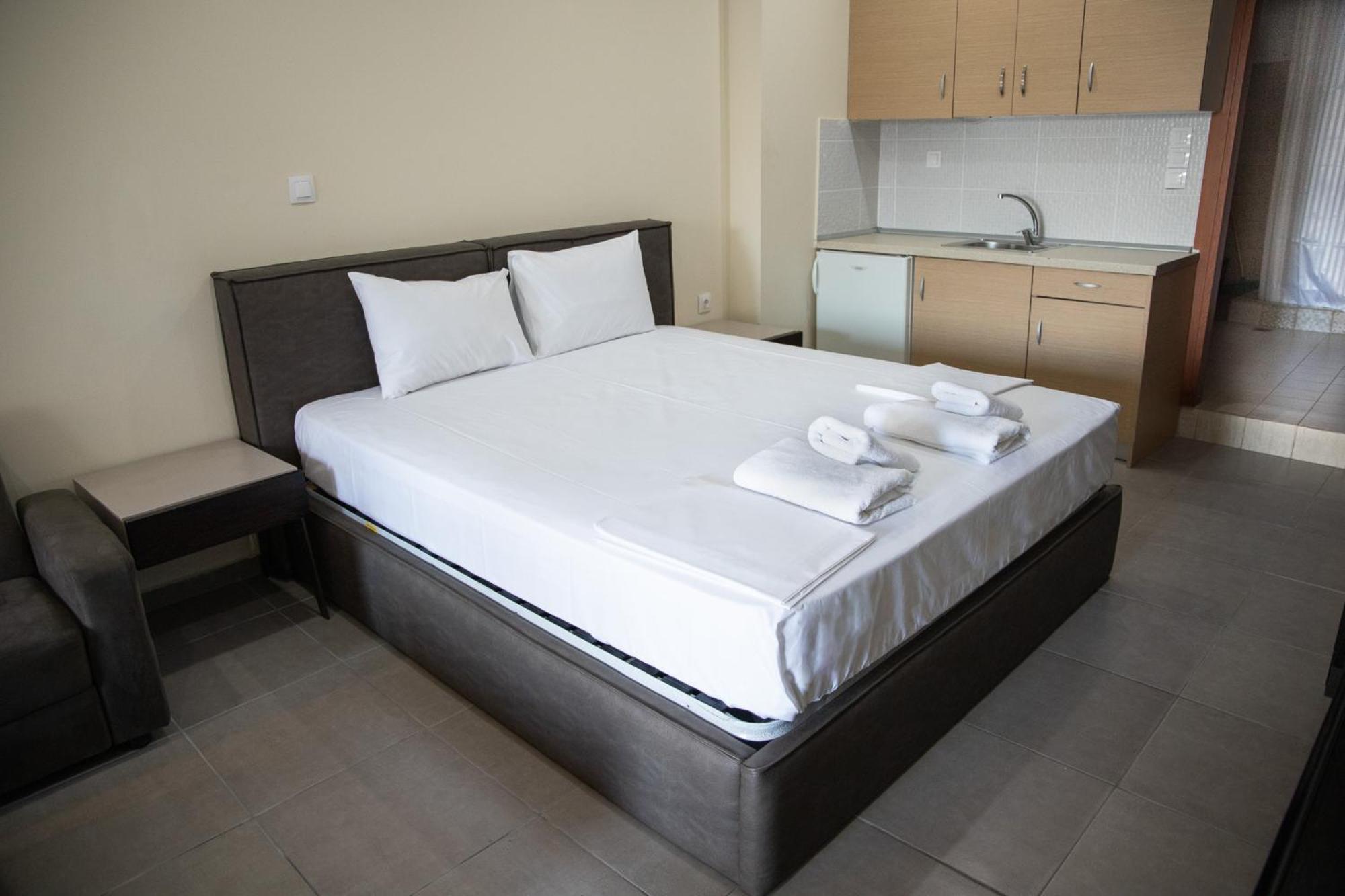 Sunset Inn Kriopigi Habitación foto